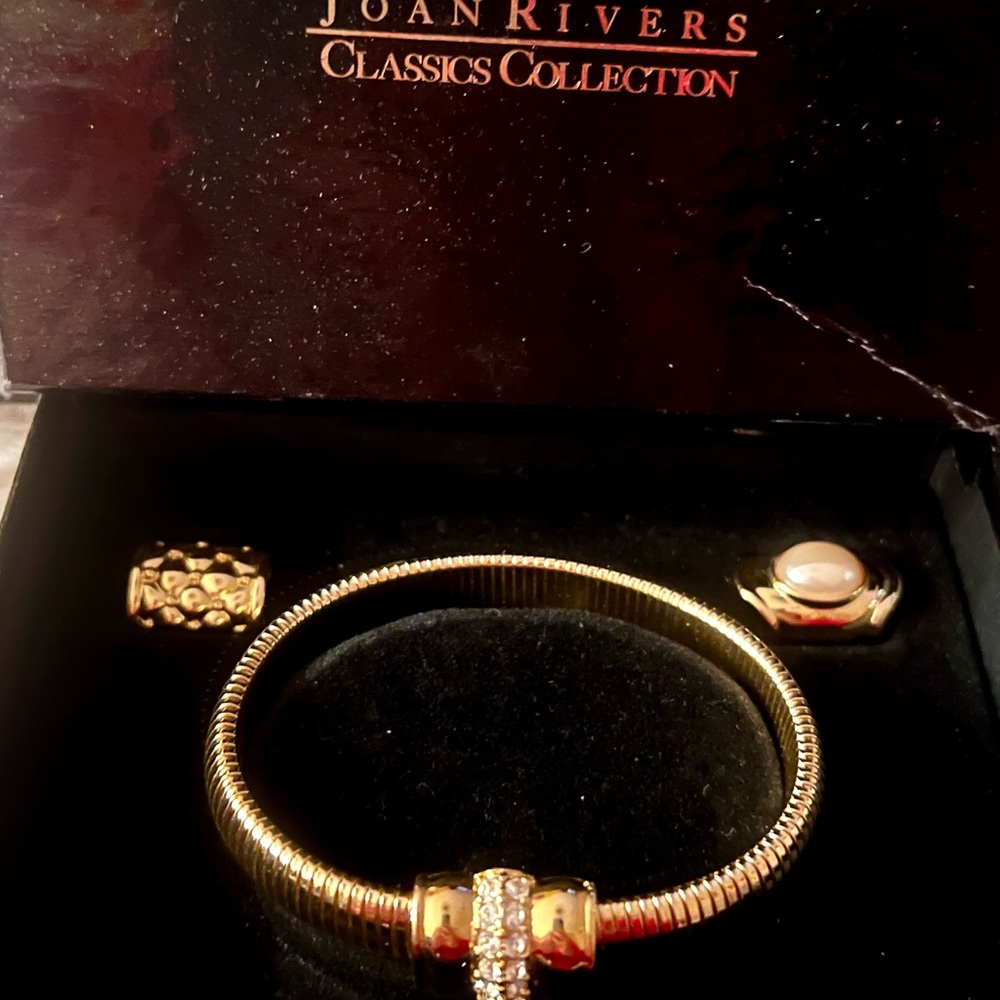Joan Rivers classics collection gold bracelet changeable charms. Brand new